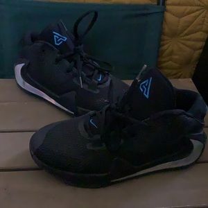 Big kids Nike shoes.Almost perfect condition!